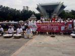 tukang-becak-dan-pedagang-asongan-berikrar-dukung-jokowi-maruf-amin.jpg