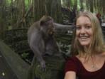 turis-di-bali-diserang-monyet-saat-asik-berselfie.jpg