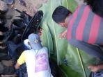 tutupi-tubuh-korban_20160728_213915.jpg
