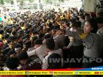 unjukrasa-tolak-kenaikan-bbm_20180315_195145.jpg