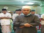 ustadnopan-afriansyah-lc-salah-satu-yang-bersuara-merdu-mengimami-jemaah-masjid-al-munawwaroh.jpg