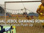 video-airlangga-sucipto-jadi-kiper-yongky-pelatih-kas-hartadi-galih-sudaryono-dihukum-push-up.jpg