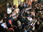 viral-rumah-polisi-dikepung-warga.jpg