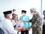 wagub-sumsel-h-mawardi-serahkan-bantuan.jpg