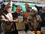 wakil-gubernur-sumsel-h-mawardi-yahya-saat-mengunjungi-stand-pameran-produk-gambut.jpg