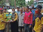 wakil-ketua-dprd-lahat-bagikan-beras.jpg