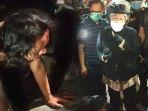 wali-kota-surabaya-tri-rismaharini-memarahi-pendemo-yang-merusak-fasilitas-umum.jpg