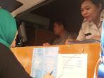 warga-serbu-sim-online_20150927_120707.jpg