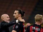 zlatan-ibrahimovic-diberi-selamat-oleh-pelatih-ac-milan-stefano-pioli.jpg