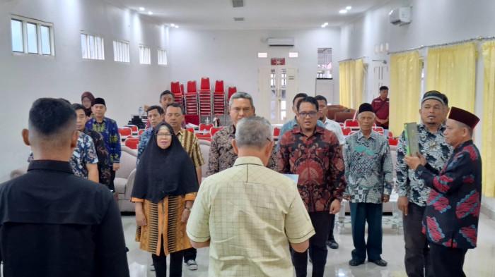Bupati Sigi Mohamad Rizal Intjenae melantik Pengurus Asosiasi Pengusaha Depot Air Minum Kabupaten Sigi (ASPEDAM) periode 2026-2028 pada Jumat (13/2/2026) siang. 