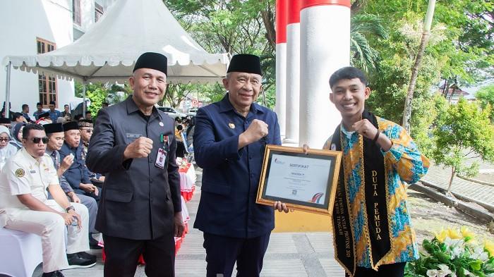 Sumpah Pemuda, Wabup Banggai Beri Penghargaan Hendrik, Wakil Sulteng di Program PPAP