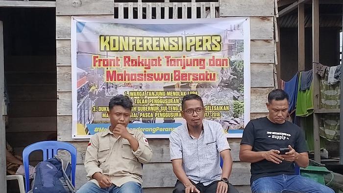 Konferensi pers Front Rakyat Tanjung dan Mahasiswa Bersatu di Kompleks Tanjungsari, Kelurahan Karaton, Kecamatan Luwuk, Kabupaten Banggai, Sulawesi Tengah, 
Senin (2/3/2026) sore.