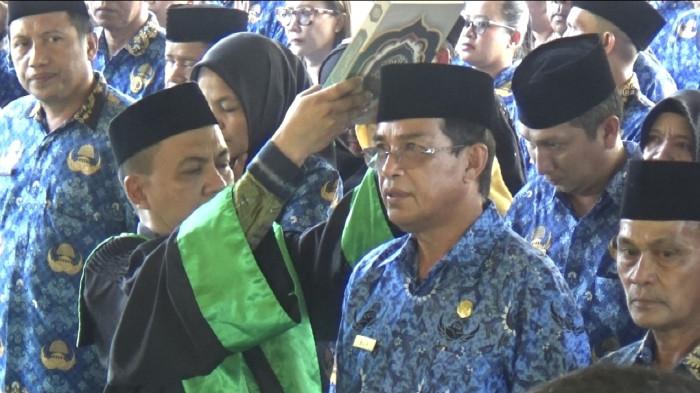 Bupati Parigi Moutong Erwin Burase secara resmi melantik dan mengambil sumpah jabatan pejabat pimpinan tinggi pratama dan pejabat administrator di lingkungan Pemerintah Kabupaten Parigi Moutong, Jumat (30/1/2026).