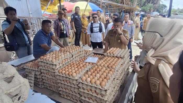 Wakil Bupati Parigi Moutong, Abdul Sahid, bakal melarang dapur Makan Bergizi Gratis (MBG) mengambil stok telur ayam langsung ke kandang karena dinilai menyulitkan pedagang pasar.
