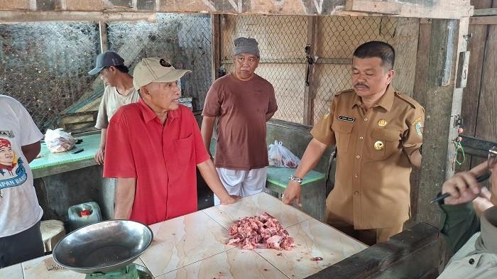 Peninjauan harga bahan pokok oleh Badan Pangan Nasional bersama Wakil Bupati Parigi Moutong, Abdul Sahid, juga menyasar harga Daging Sapi di Pasar Sentral Parigi.
