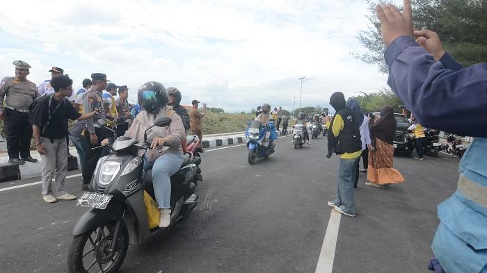 Balai Pelaksanaan Jalan Nasional (BPJN) Sulawesi Tengah menggelar uji coba lalu lintas atau open traffic terbatas di Jembatan Palu IV dan elevated road, Senin (9/2/2026).