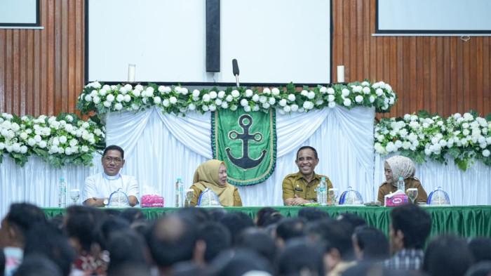 Sebanyak 800 aparatur sipil negara (ASN) Nasrani di lingkungan Pemerintah Provinsi Sulawesi Tengah mengikuti kegiatan retret yang dibuka langsung oleh Gubernur Sulawesi Tengah, Anwar Hafid, Selasa (10/2/2026).