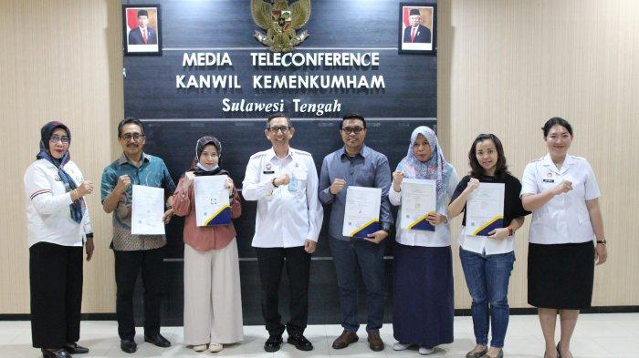 Kakanwil Kemenkumham Sulteng Serahkan 12 Sertifikat HAKI kepada UMKM Kota Palu