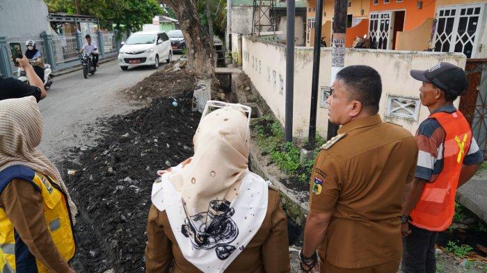 Padat Karya Kota Palu Bersihkan Drainase Dapat Imbalan Rp 25 Ribu Per Meter