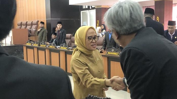 Sekretaris Daerah Kota Palu Irmayanti Pettalolo usai rapat paripurna DPRD Kota Palu terkait pemeriksaan Inspektorat atas dugaan PPPK siluman di sejumlah OPD, Senin (2/3/2026).