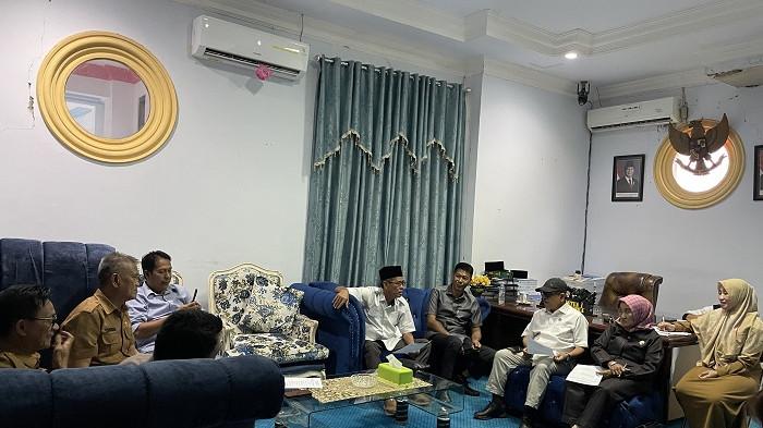 DPRD Kabupaten Donggala menggelar rapat Badan Musyawarah (Banmus) di ruang kerja Wakil Ketua I DPRD Donggala, Kelurahan Gunung Bale, Kecamatan Banawa, Kabupaten Donggala, Senin (23/2/2026).