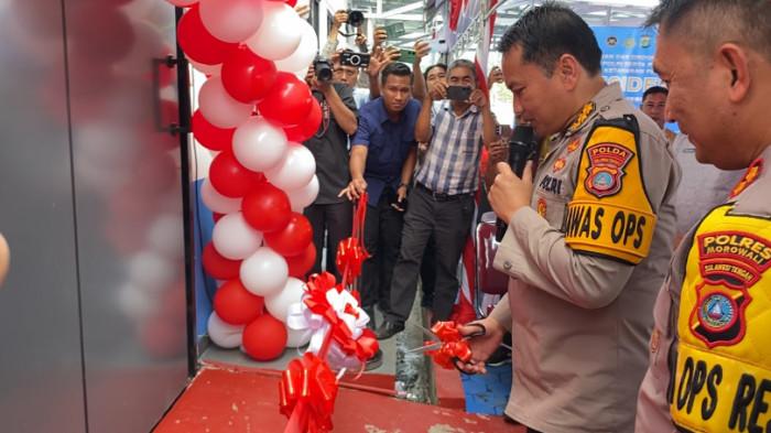 Pengguntingan pita oleh Inspektur Pengawasan Daerah (Irwasda) Polda Sulawesi Tengah, KOMBES Pol Purwanto Puji Sutan.