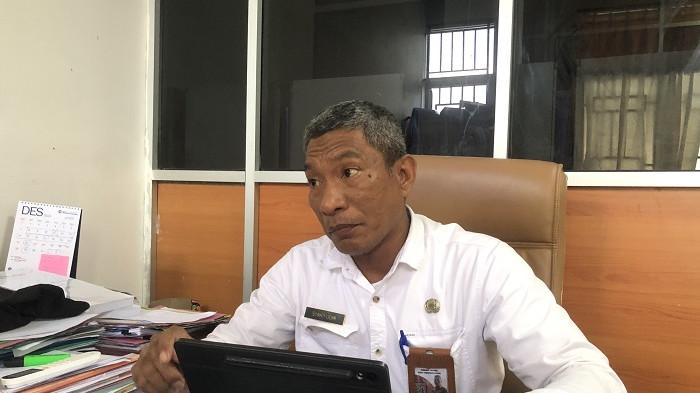 Plt Sekretaris Bapenda Kota Palu, Syarifudin, saat memberikan keterangan kepada wartawan terkait capaian pendapatan pajak daerah Kota Palu tahun 2025 yang menembus Rp333 miliar serta strategi peningkatan pendapatan tahun 2026.