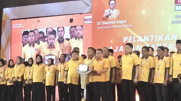 PELANTIKAN HANURA SULTENG – Wali Kota Palu Hadianto Rasyid saat dilantik sebagai Ketua DPD Partai Hanura Sulawesi Tengah periode 2024–2029 oleh Wakil Ketua Umum DPP Hanura Patrice Rio Capella, di Swiss-Belhotel Palu, Kamis (29/1/2026). Pelantikan dirangkaikan dengan Rakerda Hanura se-Sulteng yang dihadiri seluruh pengurus DPC.