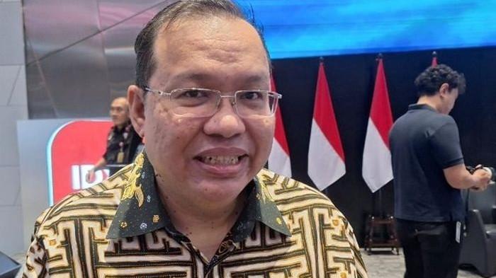 PT BEI - Iman Rachman mengundurkan diri dari jabatannya sebagai Direktur Utama Bursa Efek Indonesia (BEI). Pengunduran dirinya sebagai Direktur Utaram BEI itu sebagai bentuk pertanggungjawaban atas tekanan yang terjadi dalam dua hari terakhir.