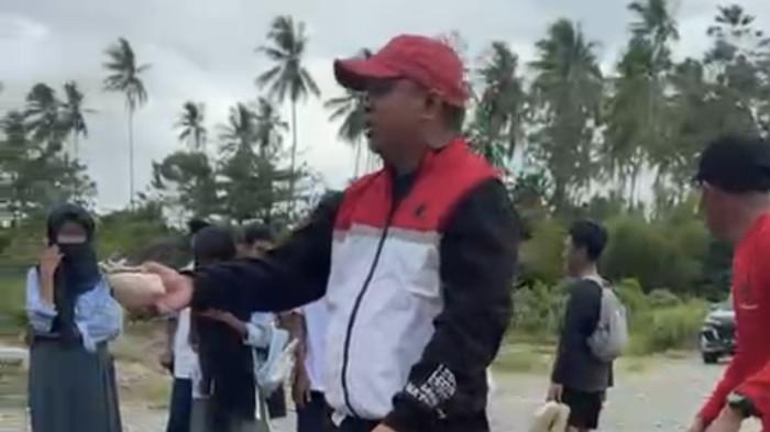 Jinuraina Lamakatutu tinjau jembatan rusak