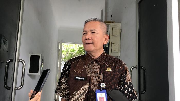 MUDIK GRATIS - Kepala Dishub Sulteng Sukmarno memberikan keterangan terkait program mudik gratis Nataru 2026 di Kantor Dishub Sulteng, Kamis (11/12/2025).