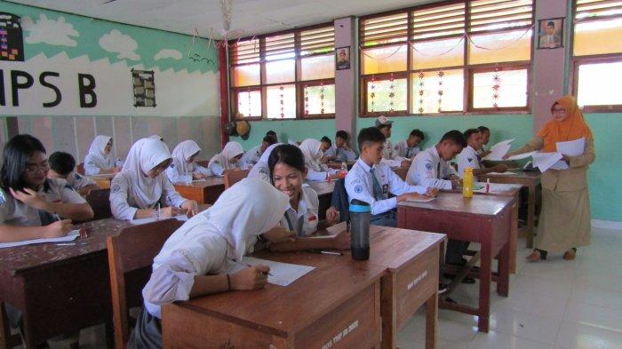 Sekolah Menengah Negeri (SMAN) 1 Poso resmi membuka Penerimaan Peserta Didik Baru (PPDB) tahun 2024.  Dalam Data Pokok Pendidikan (Dapodik), SMAN 1 Poso mendapat kuota sebanyak 252 siswa terbagi ke dalam 7 kelas, satu kelasnya akan diisi sebanyak 36 siswa.