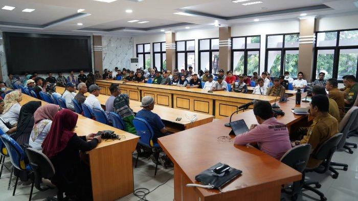 Kumpulkan Pengawas Padat Karya, Wali Kota Palu Tetapkan 2 Shift Jam Kerja