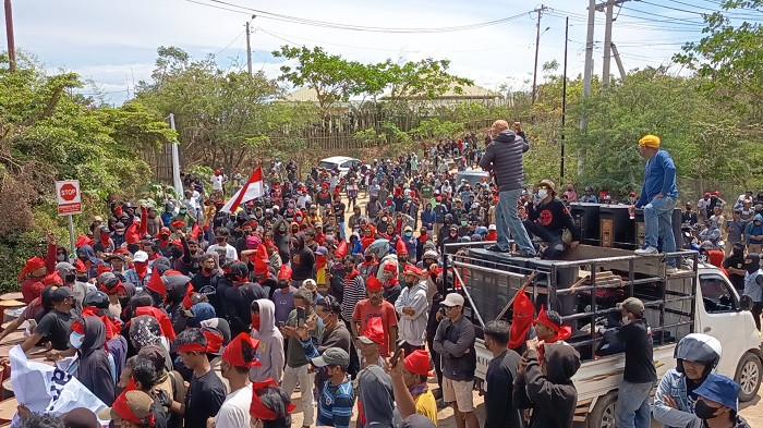 Ratusan Warga Geruduk PT CPM