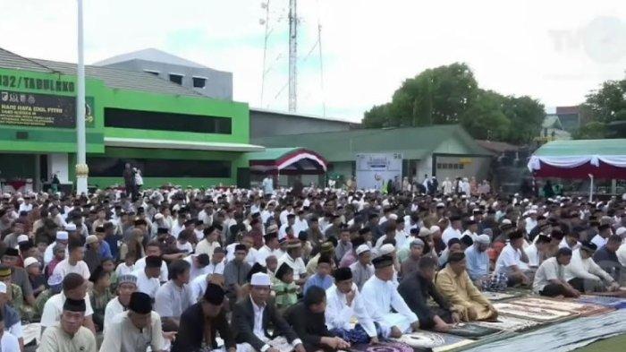 Ribuan Warga Salat Idulfitri 1445 Hijriah di Lapangan Makorem 132/Tadulako Palu