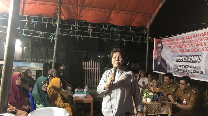 Rusti Tompo Reses di Pantoloan Boya Palu, Janjikan Bantuan untuk Nelayan dan Pasar Murah Ramadan
