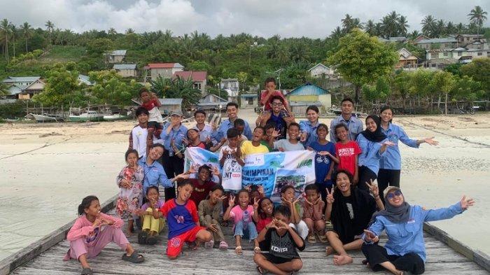 Aliansi Paguyuban se-Kota Palu dan Mahasiswa PPG Gelar Sekolah Pesisir di Desa Kulolu Donggala