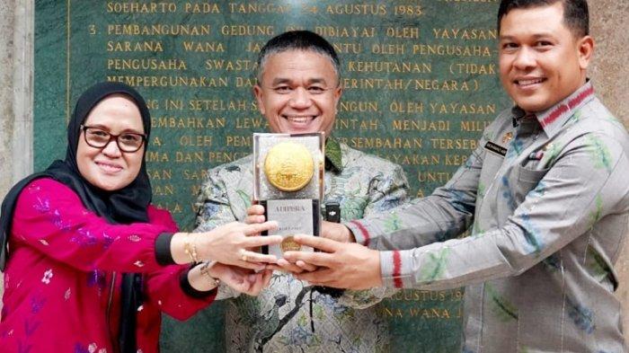 Wali Kota Palu Terima Piala Adipura 2023 dari Kementerian Lingkungan Hidup