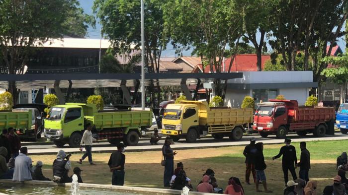 Warga Lingkar Tambang Poboya Demo Kantor Wali Kota Palu