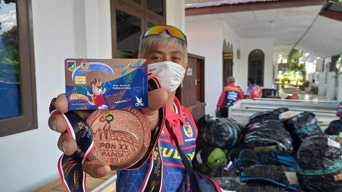 Kartu ATM Kontingen Sulteng Peraih Medali di PON Papua Didesain Khusus Sesuai Cabor