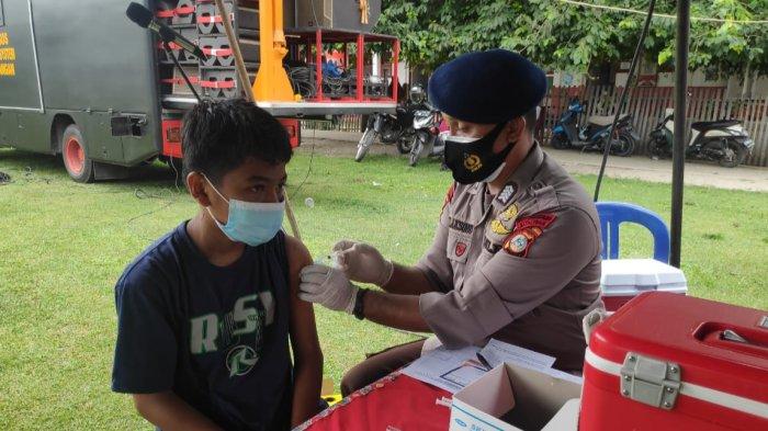 Brimob Polda Sulteng Gelar Vaksinasi Massal dan Pengobatan Gratis di Donggala Sambut HUT Ke-76