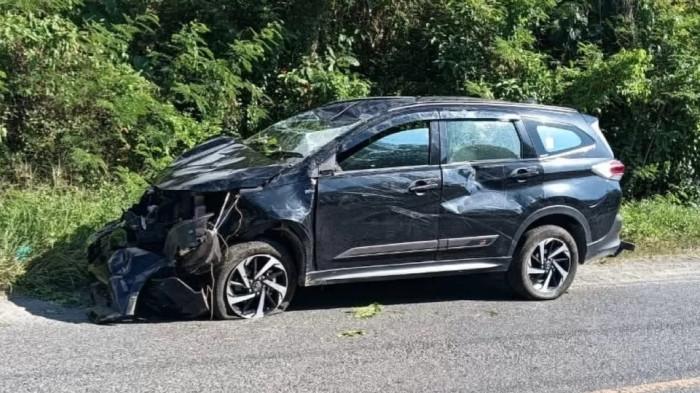 Mobil Toyota Rush setelah kecelakaan di Jalan Trans Sulawesi, Desa Koyoan, Kecamatan Nambo, Kabupaten Banggai, Sulawesi Tengah, Minggu (5/4/2026) pagi.