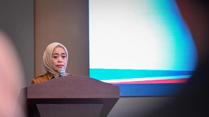 Pemerintah Provinsi Sulawesi Tengah (Sulteng) terus mempercepat upaya penurunan emisi gas rumah kaca (GRK) melalui penyusunan Rencana Aksi Daerah Penurunan Emisi Gas Rumah Kaca (RAD GRK).