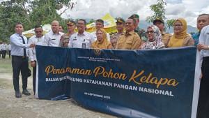 5000-Bibit-Kelapa-Ditanam-Serentak-di-Lapas-se-Indonesia-Sulteng-Fokus-Perkuat-Ketahanan-Pangan.jpg