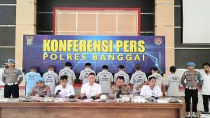 77-Kasus-Narkoba-Terungkap-di-Banggai-Polres-Amankan-89-Tersangka-Sepanjang-2025.jpg