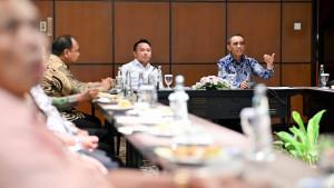 Anwar-hafid-dan-Bupati-Morut-sepakat-bangun-jalan-rusak.jpg