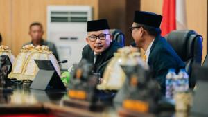 BUPATI_DI_PELANTIKAN_PAIMAN_KARTOjpeg.jpg