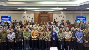 Bupati-Sigi-Mohamad-Rizal-Intjenae-menghadiri-kegiatan-penandatanganan-Komitmen.jpg