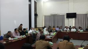 DPRD-Banggai-Gelar-RDP-Warga-Honbola-Tuntut-Pemberhentian-Kepala-Desa.jpg