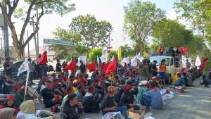 Demo-Hari-Tani-di-Palu.jpg